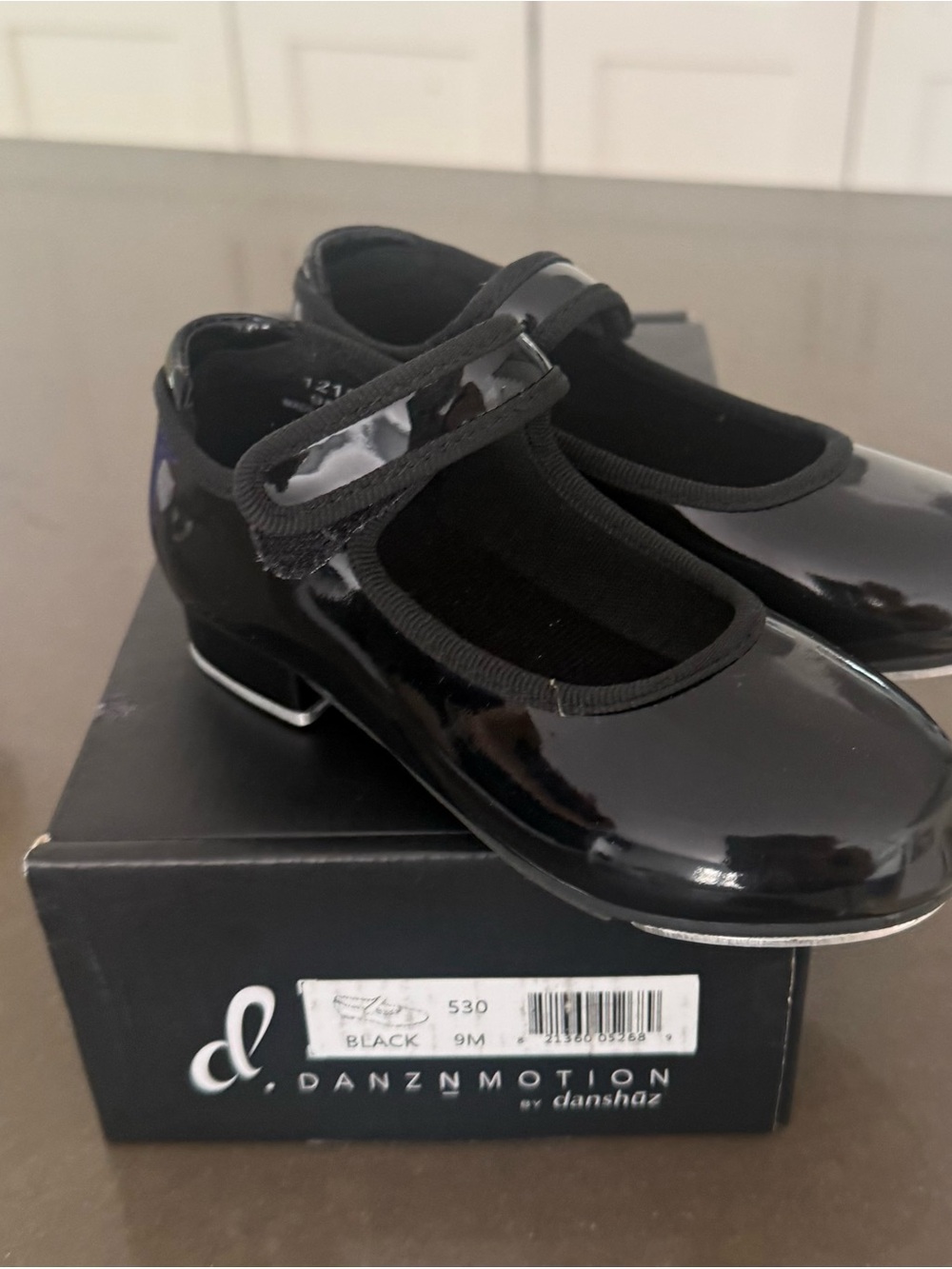 Danznmotion Girls' Black Patent Mary Jane Tap Shoes - Picture 11 of 13